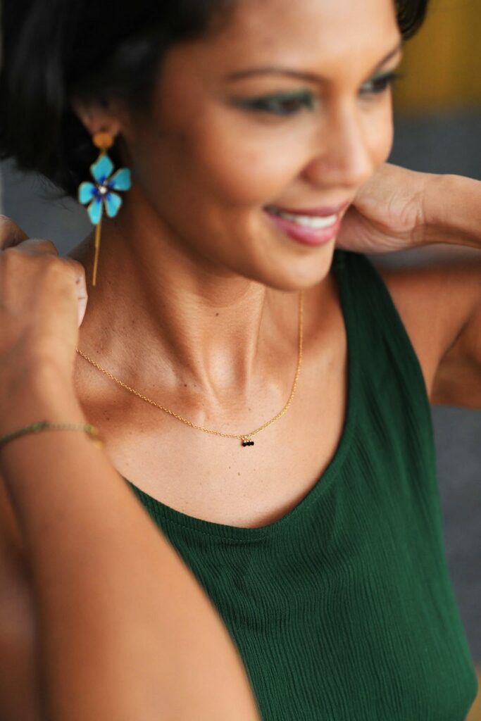 fleur bleue et bijou dos noir (1) - LzaCréa Boucles d'oreilles Hibiscus en Acier Inoxydable Doré