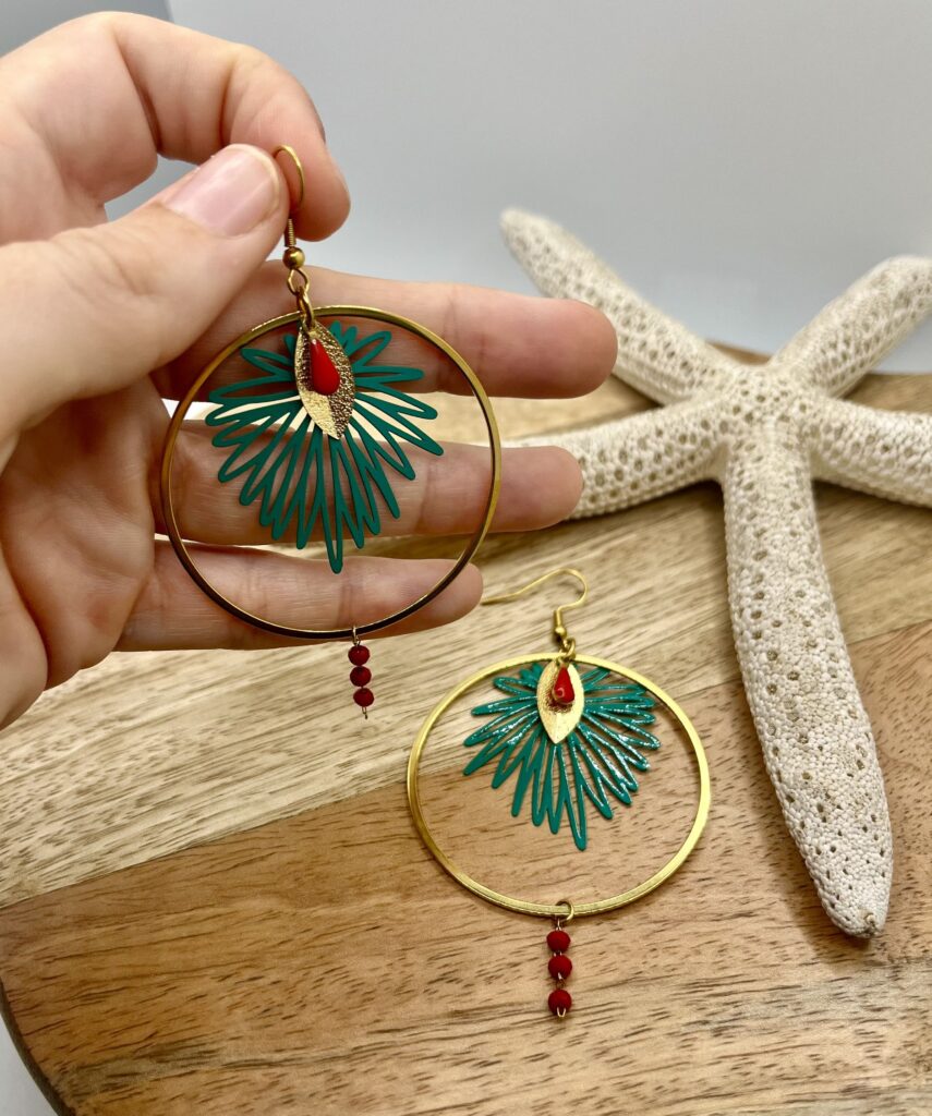 flora - LzaCréa Boucles d'Oreilles Flora Rouge XL • Anneau 45mm & Fleur Bleu Paon